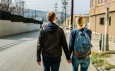 Ilustrasi pasangan cinta, bahagia, romantis. (Photo by Vanessa Garcia from Pexels)