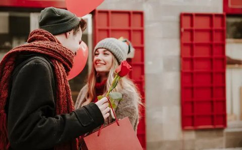Ilustrasi pasangan cinta, bahagia, romantis. (Photo by Vanessa Garcia from Pexels)