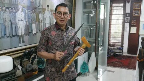 Para aktivis perempuan Indonesia yang tergabung dalam Pertiwi Indonesia dan Perempuan Berkebaya Indonesia mendorong agar kebaya dinobatkan UNESCO sebagai warisan budaya tak benda asal Indo