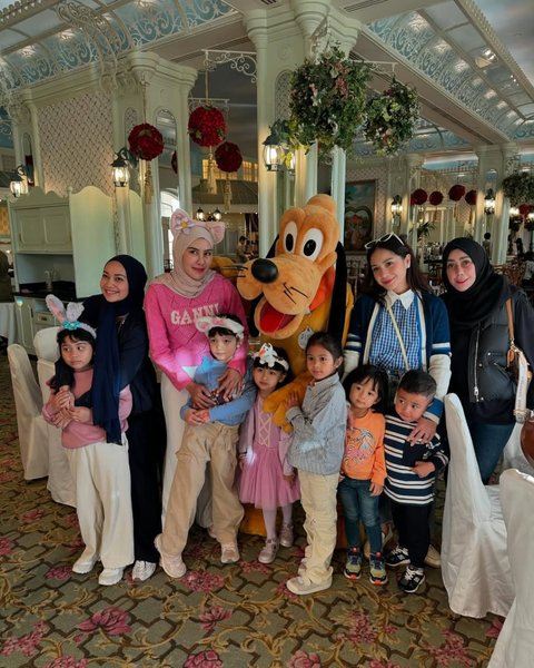 Rayyanza dan Ukkasya Lakukan Playdate saat di Hongkong