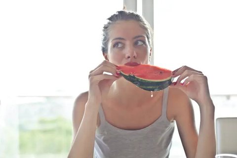 Penurunan berat badan ini juga akan mengakibatkan otot melemah. (Foto: Unsplash.com/acob Bentzinger)