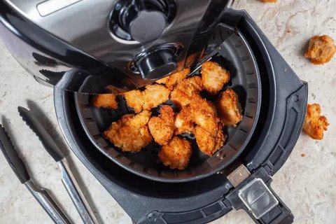 Ilustrasi minyak goreng. (dok. Unsplash.com/@epicantus)