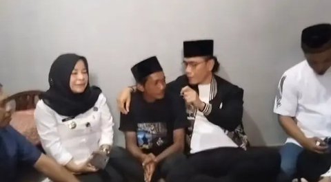 Potret Gus Miftah Temui Sonhaji Penjual Es Teh (Sumber: Instagram/magelang_raya)