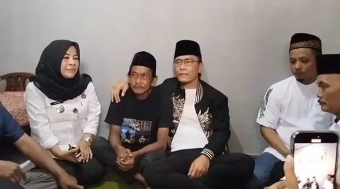 Potret Gus Miftah Temui Sonhaji Penjual Es Teh (Sumber: Instagram/magelang_raya)