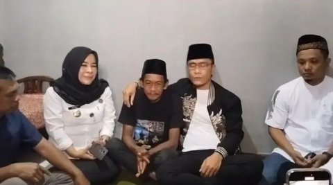 Potret Gus Miftah Temui Sonhaji Penjual Es Teh (Sumber: Instagram/magelang_raya)