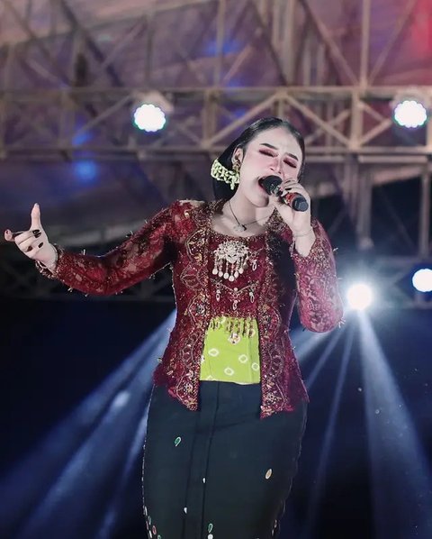 Gus Miftah dan Niken Salindri (Foto: Wikipedia dan KapanLagi.com)