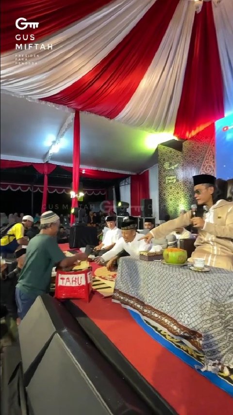 Gus Miftah Borong Dagangan di Lokasi Dakwah Setelah Viral Permalukan Penjual Es Teh