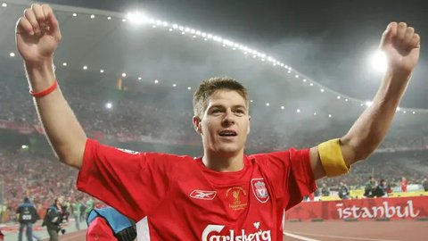 4. Michael Owen - Owen menjadi pengguna nomor 7 di Manchester United usai Cristiano Ronaldo hengkang ke Real Madrid. Michael Owen menorekan 17 gol dari 52 laga selama berseragam Manchester Un