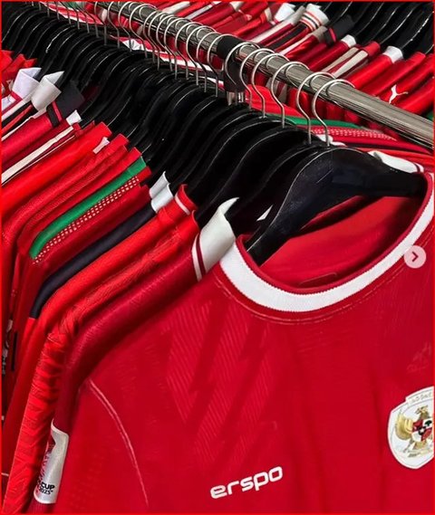 Bekti Nugroho, kolektor jersey Timnas Indonesia dari tahun ke tahun