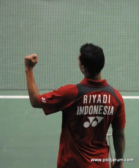 Pebulu tangkis ganda putra Indonesia, Mohammad Ahsan/Hendra Setiawan melakukan selebrasi setelah mencetak poin saat babak 16 besar Indonesia Open 2024 melawan pasangan China, Liang Wei Keng/W