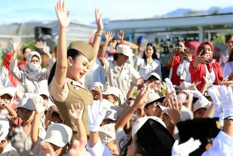 Potret Yuni Shara di Sekolah Cahaya Permata Abadi (Sumber: Instagram/yunishara36)