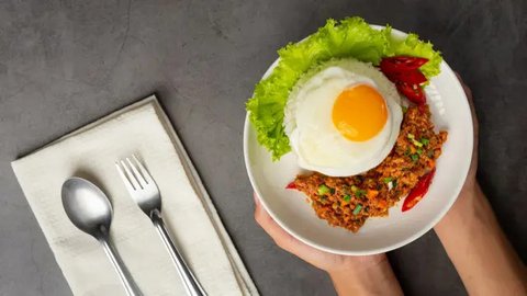 Menu nasi gulung telur yang sederhana (Foto: istockphoto.com)