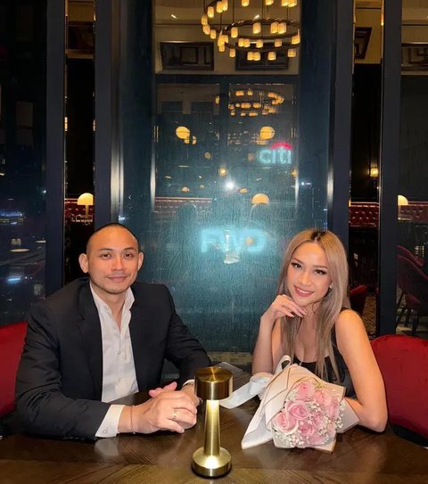 Potret Dinner Romantis BCL dan Tiko Aryawardhana. (Sumber: Instagram/tikoaryawardhana)