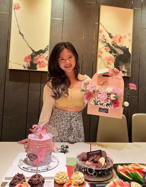 Mantan pacar Kaesang Pangarep, Felicia Tissue bertemu dengan Sekretaris Jenderal PDIP Hasto Kristiyanto. (IG @feliciatissue).