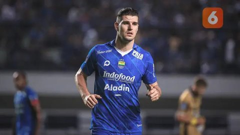 AFC Champions League Two - Persib Bandung Vs Zhejiang FC - Duel Pemain (Bola.com/Adreanus Titus)