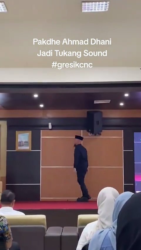 Momen Ahmad Dhani Mendadak Jadi Tukang Sound Saat Isi Acara Sosialisasi di Kampus, Semua yang Hadir Langsung Heboh