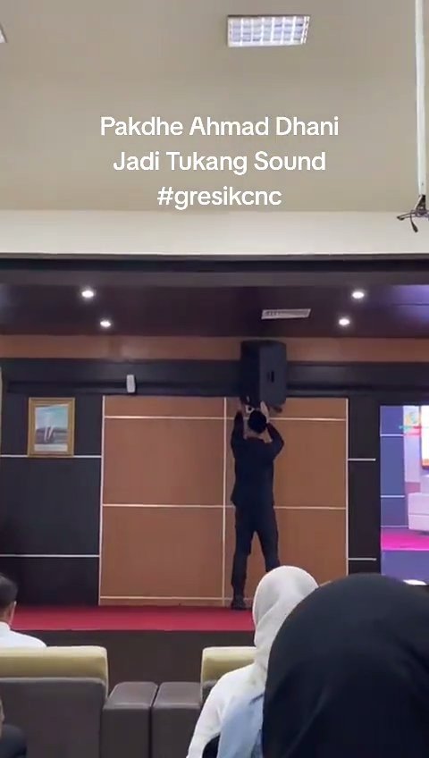 Momen Ahmad Dhani Mendadak Jadi Tukang Sound Saat Isi Acara Sosialisasi di Kampus, Semua yang Hadir Langsung Heboh