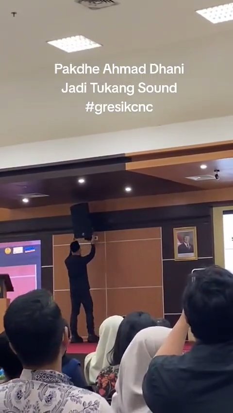 Momen Ahmad Dhani Mendadak Jadi Tukang Sound Saat Isi Acara Sosialisasi di Kampus, Semua yang Hadir Langsung Heboh
