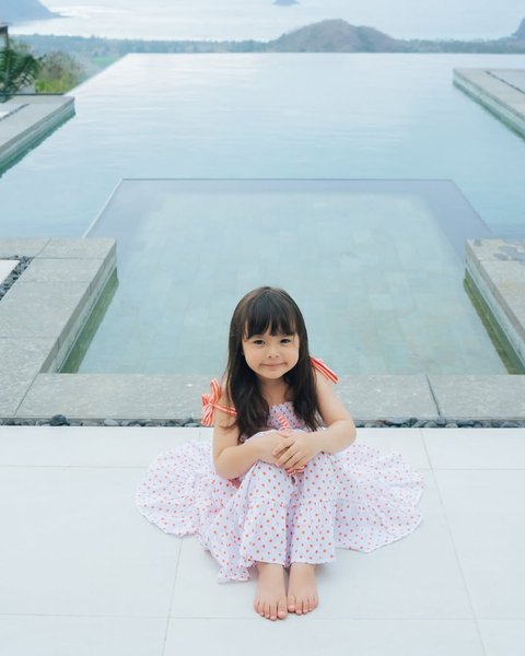 Potret Gemas dan Lucunya Chloe, Anak Asmirandah yang Sudah Pintar Pose