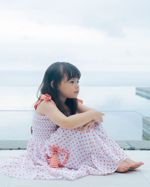 Potret Gemas dan Lucunya Chloe, Anak Asmirandah yang Sudah Pintar Pose