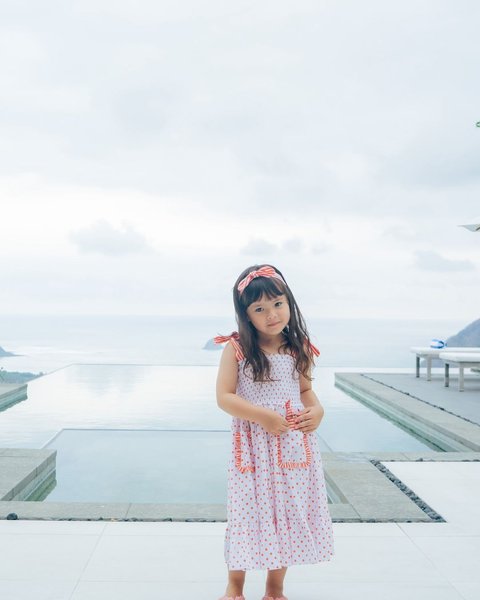 Potret Gemas dan Lucunya Chloe, Anak Asmirandah yang Sudah Pintar Pose