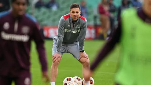 Manchester City - Vincent Kompany, Xabi Alonso, Mikel Arteta (Bola.com/Adreanus Titus)