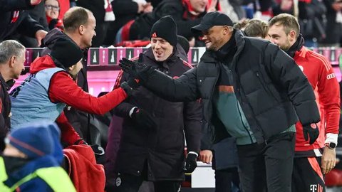 Manchester City - Vincent Kompany, Xabi Alonso, Mikel Arteta (Bola.com/Adreanus Titus)