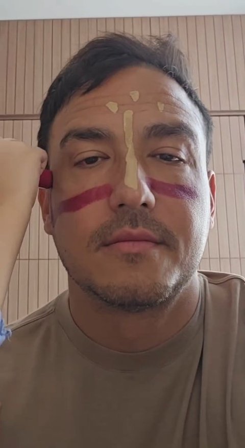 Wajah Cemong, Hamish Daud Pasrah saat Didandani Jadi King Teca oleh Zalina sang Putri - Gemes Banget