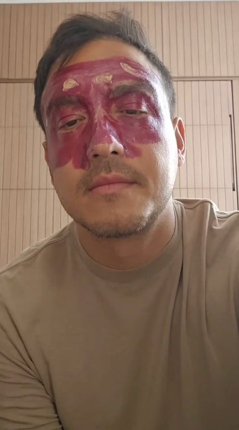 Wajah Cemong, Hamish Daud Pasrah saat Didandani Jadi King Teca oleh Zalina sang Putri - Gemes Banget