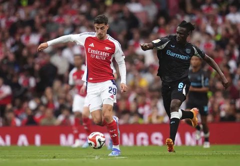 Kai Havertz menorehkan luka yang dalam pada sang mantan klub, Chelsea. Dua gol Havertz turut menenggelamkan The Blues di Stadion Emirates. (AFP/Glyn Kirk)