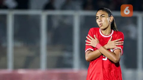 Pemain timnas putri Indonesia Reva Octaviani merobek gawang Kamboja pada final Piala AFF Wanita 2024. (X Timnas Indonesia)
