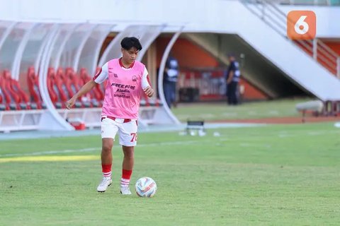 Aksi pemain muda Persis Solo, Zanadin Fariz saat bermain melawan PSS Sleman di Stadion Manahan, Sabtu (11/6/2022). (dok. Persis Solo)