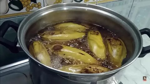 Cara Rebus Pisang Kepok yang Hemat Gas, Cerah dan Anti Hitam (Credit: Instagram/@zaidulakbar.dokter.herbal)