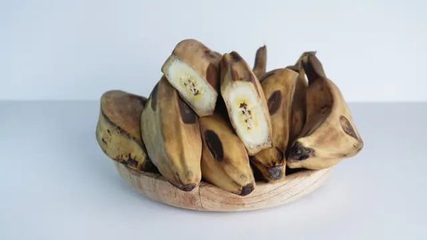 Cara Rebus Pisang Kepok yang Hemat Gas, Cerah dan Anti Hitam (Credit: Instagram/@zaidulakbar.dokter.herbal)