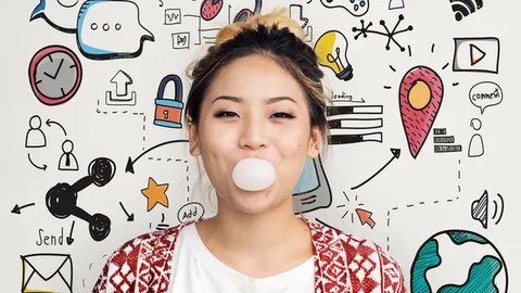 Wanita yang sedang melakukan pekerjaan (freepik).