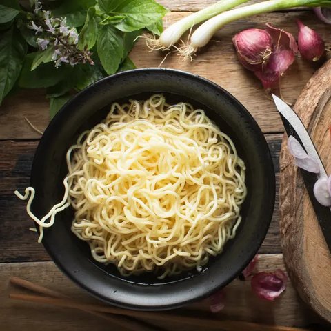 Mie instan. (Foto: Freepik/wirestock)