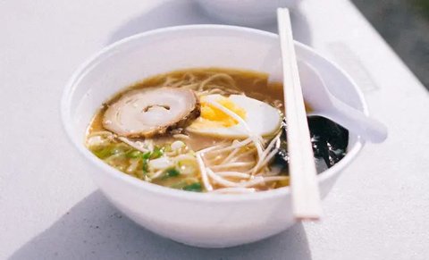 Mie instan. (Foto: Freepik/wirestock)