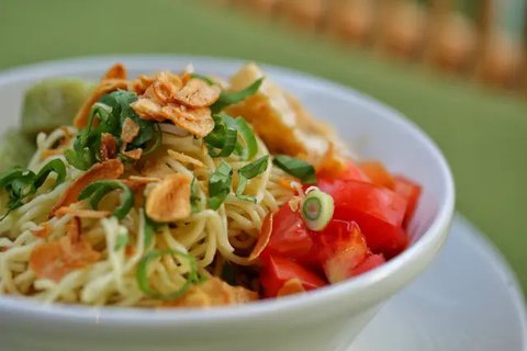 Mie instan. (Foto: Freepik/wirestock)