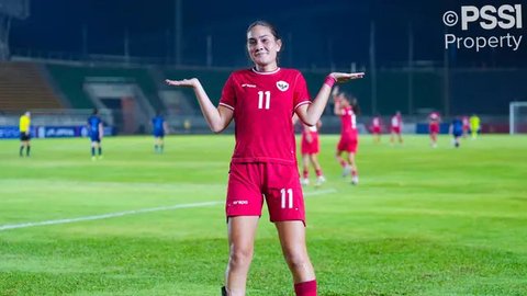 Para pemain Timnas Indonesia Putri merayakan gelar juara Piala AFF Wanita 2024 setelah mengalahkan Kamboja 3-1 pada laga final yang berlangsung di New Laos National Stadium, Vientiane, Kamis