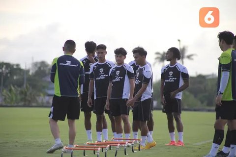 Para pemain Timnas Indonesia yang dipersiapkan untuk tampil di Piala AFF 2024 mengikuti pemusatan latihan di Bali harii Jumat (29/11/2024). (Alit Binawan/Bola.com)