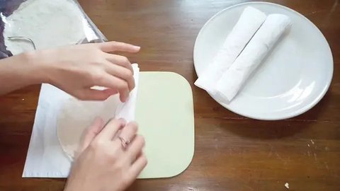 Tanpa Harus Dikukus, Ini Cara Praktis Olah Kulit Lumpia Agar Kembali Segar dan Tidak Kaku (Credit: Instagram/@yulianamenjoi)