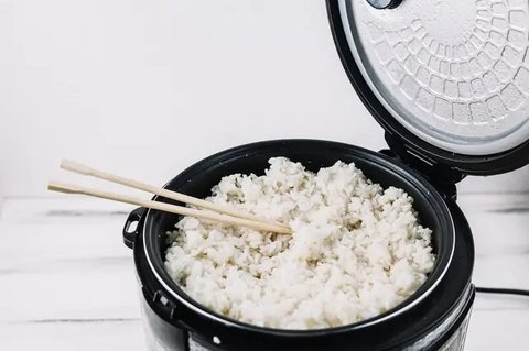 Ilustrasi Rice Cooker. Credit via Shutterstock.com