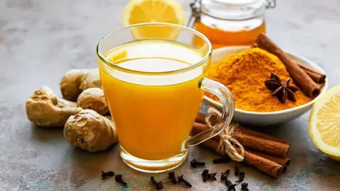 Jamu Herbal Beras Kencur (Credit: Shutterstock/Odua Images)