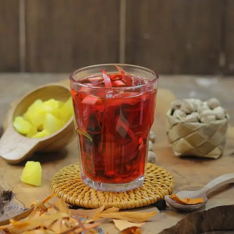 Jamu Herbal Beras Kencur (Credit: Shutterstock/Odua Images)