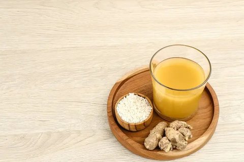 Jamu Herbal Beras Kencur (Credit: Shutterstock/Odua Images)