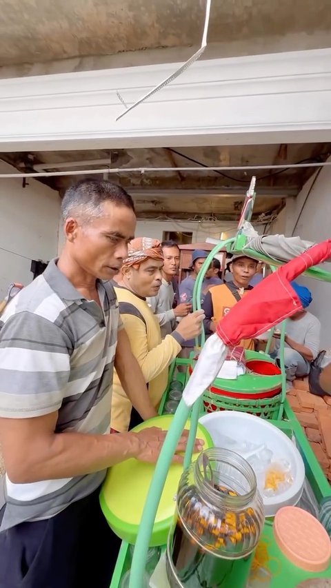 Momen Ria Ricis Traktir Tukang Bangunan di Rumah Barunya