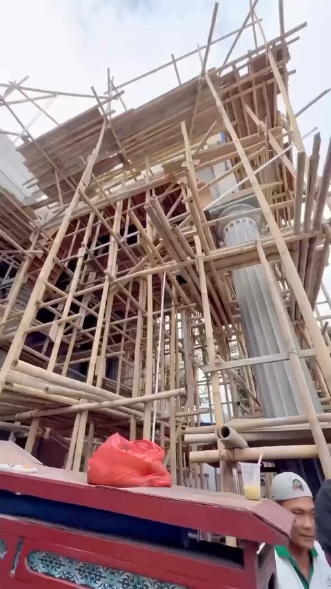 Momen Ria Ricis Traktir Tukang Bangunan di Rumah Barunya