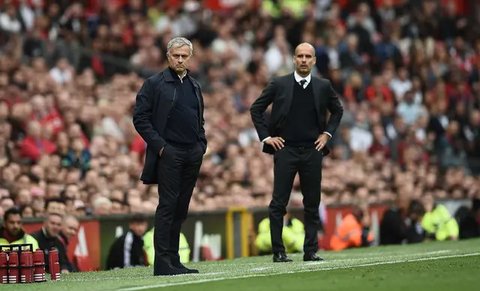 Ekspresi bahagia pelatih Manchester City, Pep Guardiola saat merayakan gol yang dicetak oleh Jeremy Doku ke gawang Nottingham Forest pada laga lanjutan Liga Inggris 2024/2025 di Etihad Sta