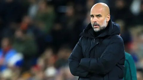 Ekspresi bahagia pelatih Manchester City, Pep Guardiola saat merayakan gol yang dicetak oleh Jeremy Doku ke gawang Nottingham Forest pada laga lanjutan Liga Inggris 2024/2025 di Etihad Sta