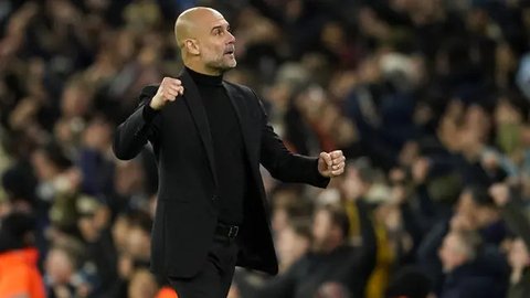 Ekspresi bahagia pelatih Manchester City, Pep Guardiola saat merayakan gol yang dicetak oleh Jeremy Doku ke gawang Nottingham Forest pada laga lanjutan Liga Inggris 2024/2025 di Etihad Sta